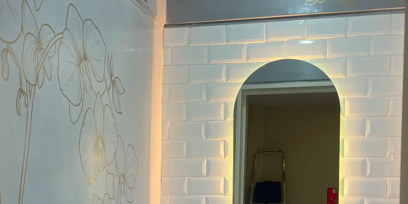 Murales para locales comerciales line art oro Joyeria Ricciardi