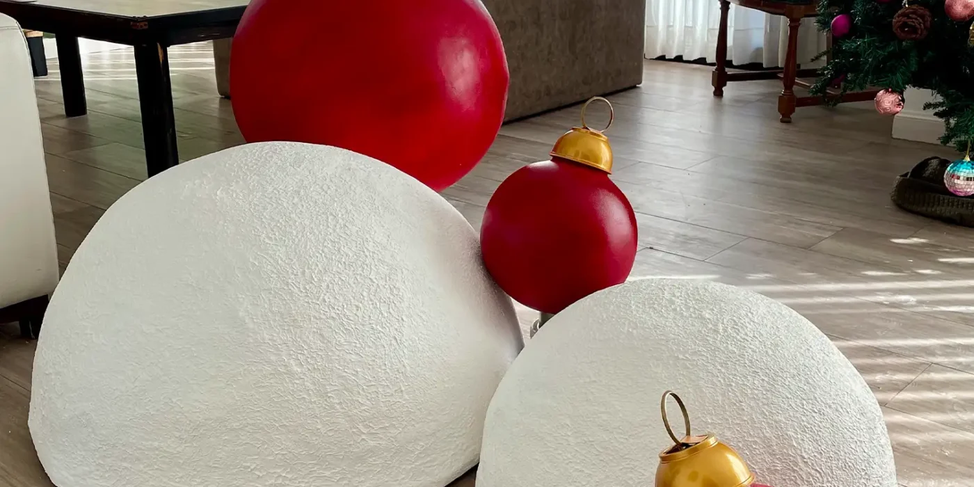 Escenografías para eventos comerciales esferas gigantes La Parfumerie