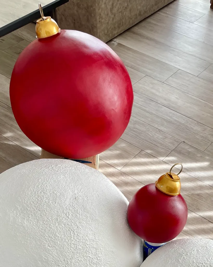 Escenografías para eventos comerciales esferas gigantes La Parfumerie