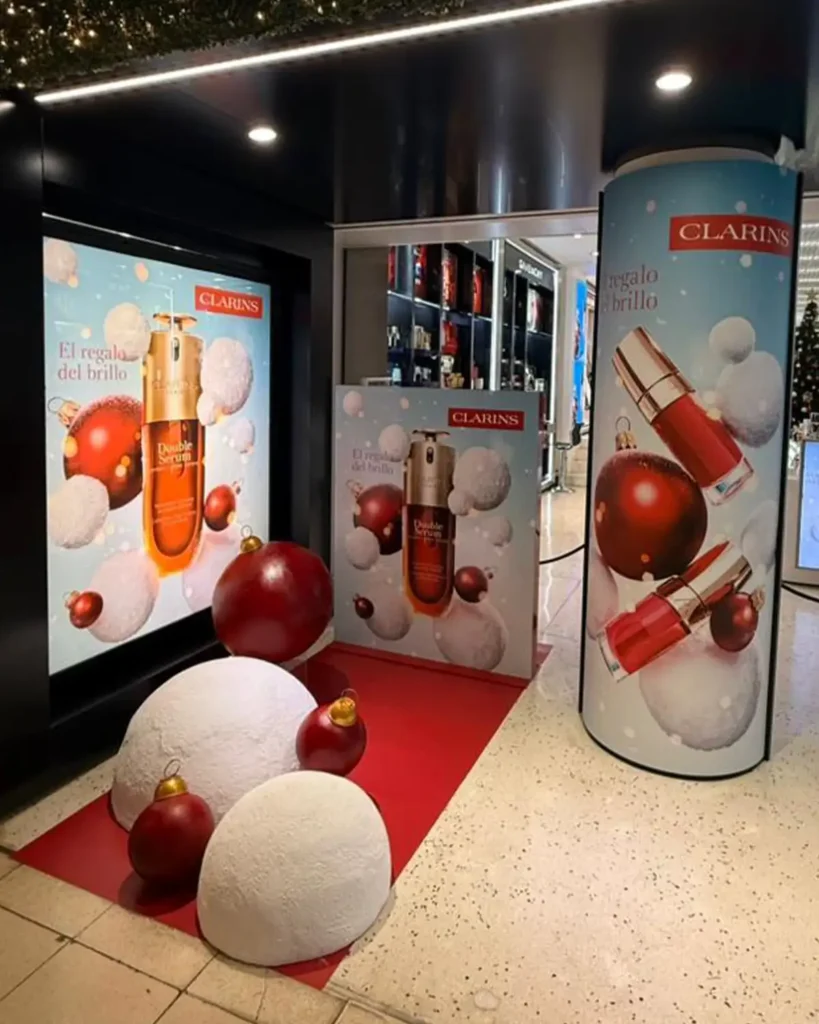 Escenografías para eventos comerciales esferas gigantes La Parfumerie